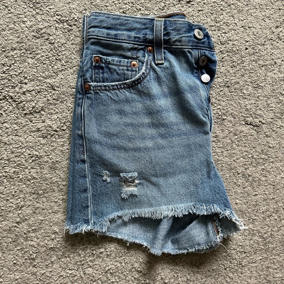 Levi's Ribcage Denim Shorts - Picture 5 of 5